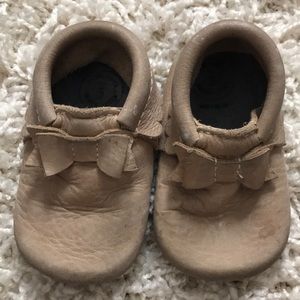 Mini sole, FP suede bow Moccs